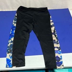 Lularoe Jade athletic capris, size xs